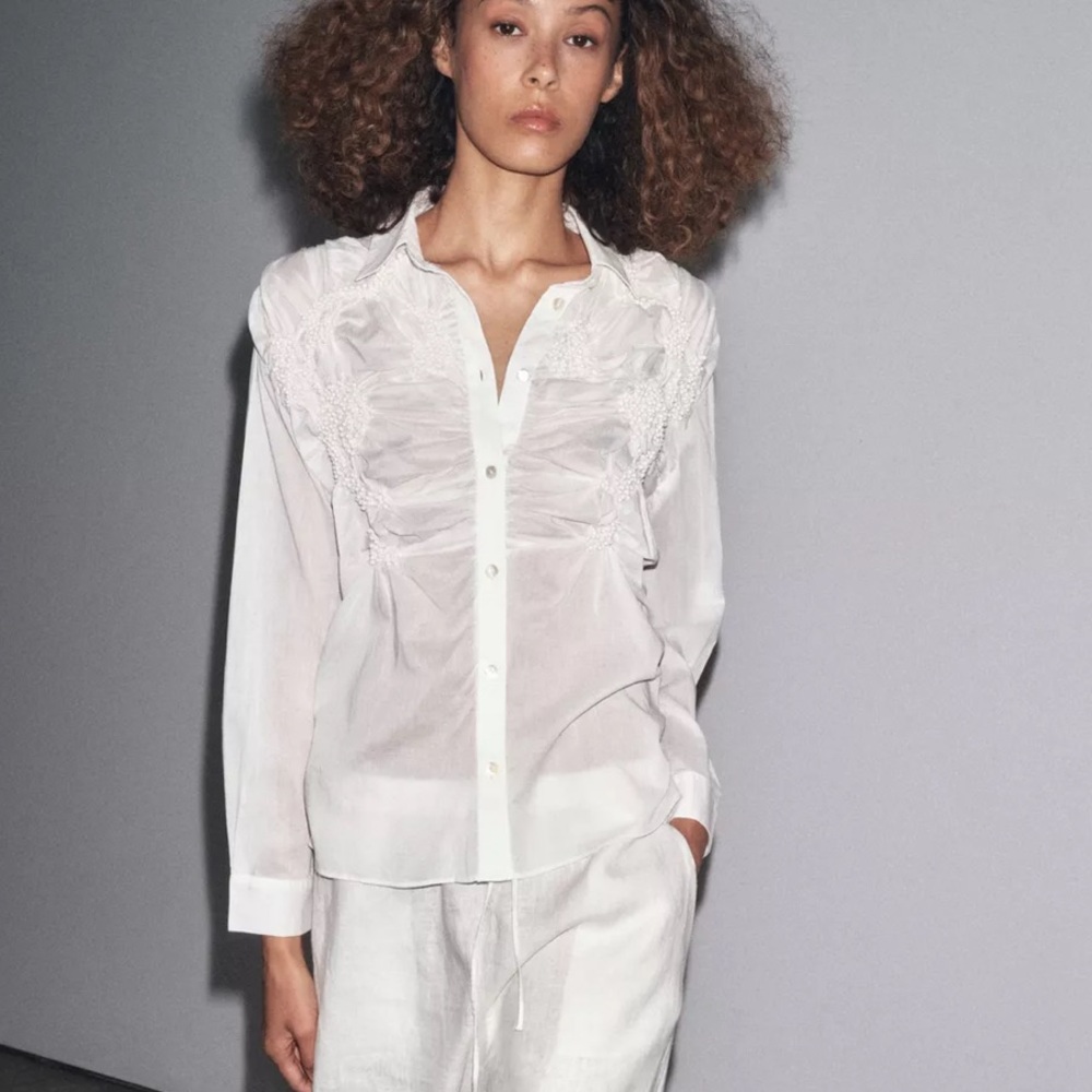 ZW COLLECTION EMBROIDERED SHIRT
Zara Classic White Button-Up Shirt